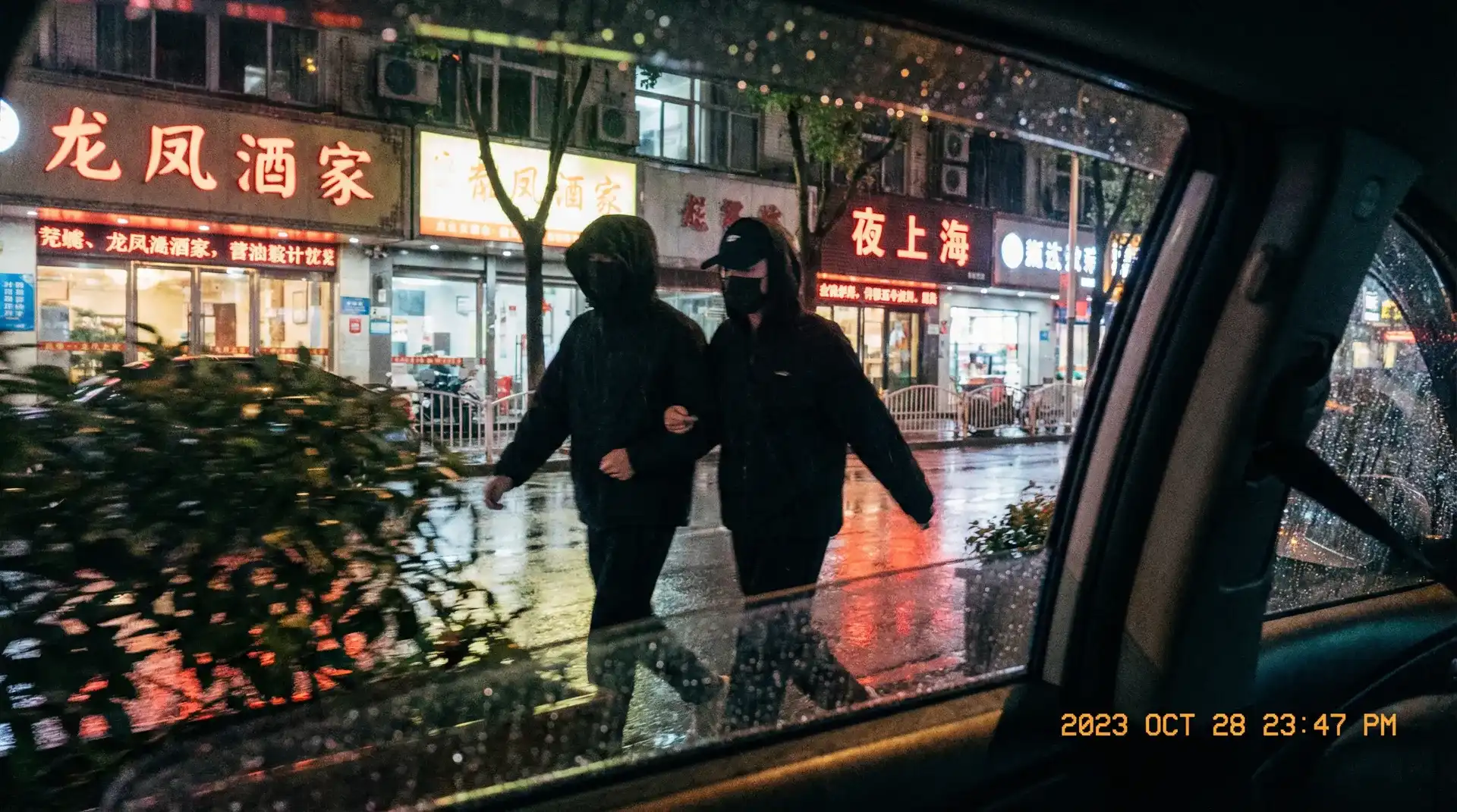 51短视频 - 热门视频与精选视频推荐 - 顶流明星深夜密会现场抓拍照片